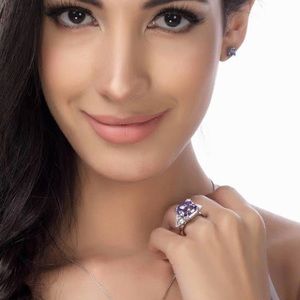 2019 STUNNING NEW CZ 3-Stone STATEMENT RING 💜